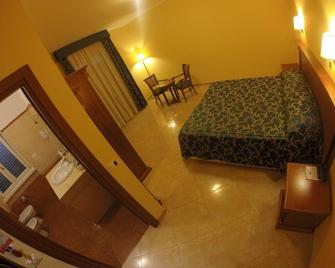 Hotel Aquila - Aprilia - Slaapkamer