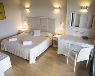 Villa Barbarina Nature Resort - Santa Maria la Palma - Schlafzimmer