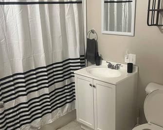 Guesthouse Sleeps 7 Kitchen Washer Dryer Dishwasher New Queens - Pittsfield