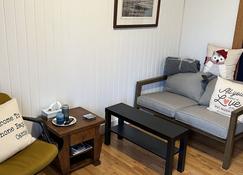 Mahone Bay Town Center 2 Bedroom Apt. - Access to Grocery, Shops, Food and Fun - Mahone Bay - Sala de estar