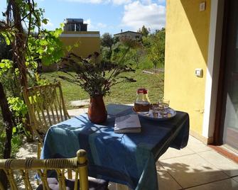 B&b Casa Per Ferie Villaggiocarovana - Castiadas - Balcony