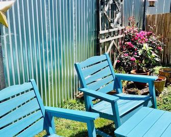 Starlight Studio in Arcata with Kitchenette, fenced yard, WIFI, & full bathroom - Arcata - Innenhof