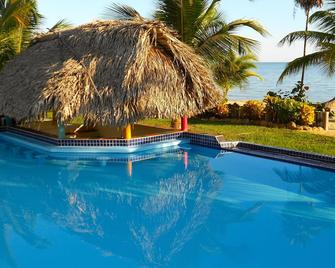 3 Bedroom with Roof Top Panoramic Ocean and Mountain Views - Hopkins - Pool