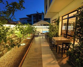 Bayram Hotel - Cesme - Patio