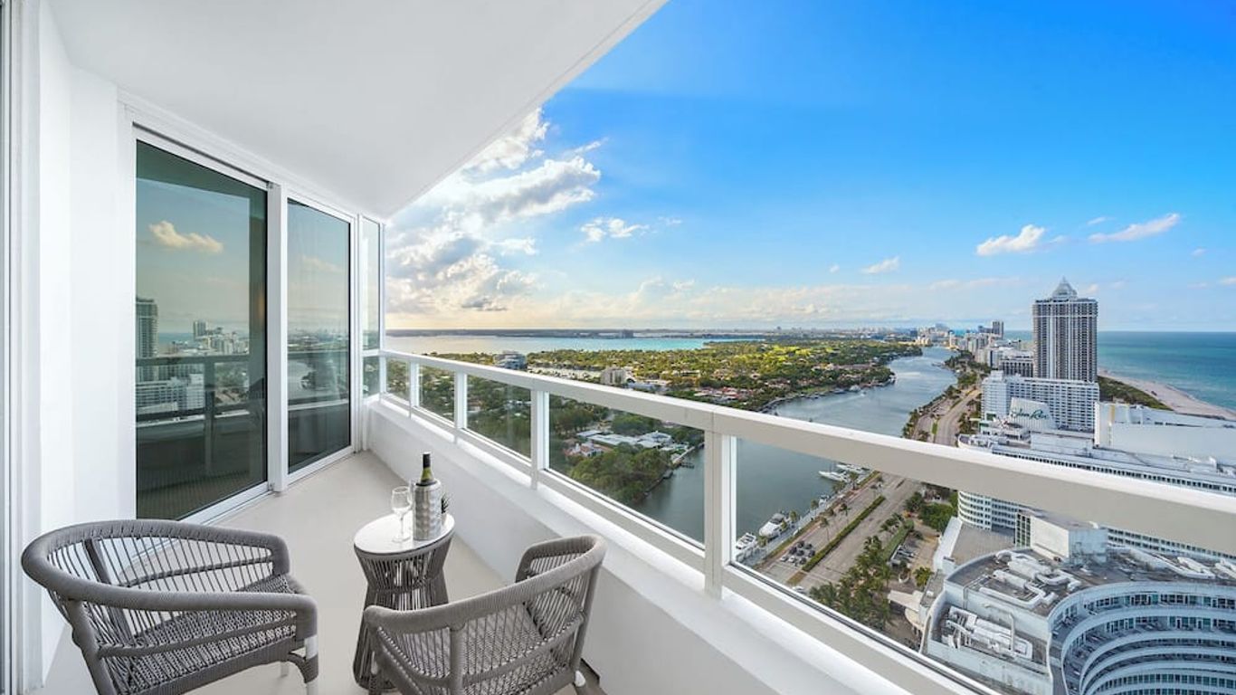 Luxury Vacation Rentals at Fontainebleau Miami Beach by Lrmb