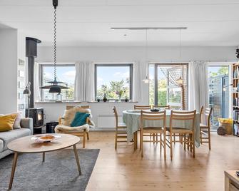 2 Bedroom Amazing Home In Svaneke - Svaneke - Comedor