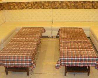 Hotel Tourist Complex - Bharatpur - Salónek