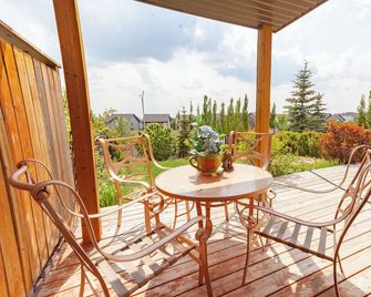 Cozy tidy private | Sunset Garden - Cochrane - Balcón