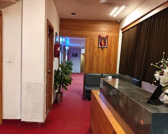 Hotel Royal Relax - Gandhinagar - Front desk