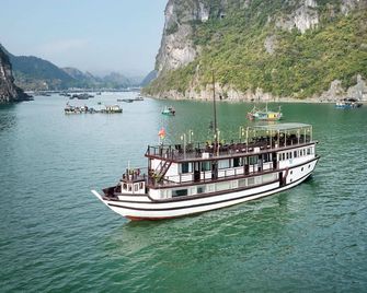 Garden Peak Cruise - Ha Long