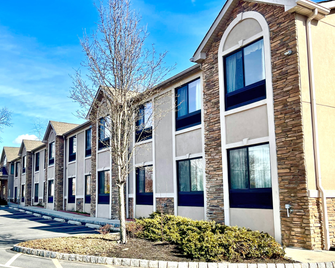 Red Carpet Inn and Suites Monmouth Junction - Monmouth Junction - Gebäude