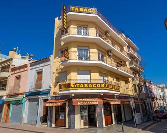 Homeholidaysrentals Elodie - Calella - Building