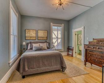 Historic Charm, Sophisticated Style and Timely Elegance. Welcome to Rosemont. - Florence - Habitación