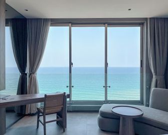 إم هوتل دانانج - دا نانغ - غرفة معيشة