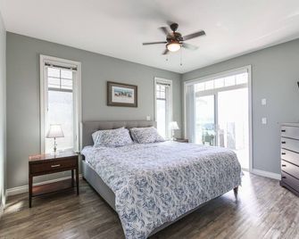 Large home 4 bed and 4 bath two separate suites home two kitchens water views - Osoyoos - Soveværelse