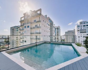 RL2 404, 산토 도밍고 데 구즈만 - 산토도밍고 - 수영장