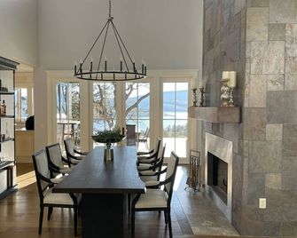 Stunning views and minutes from Running Y Ranch Resort golf course! - Klamath Falls - Bar