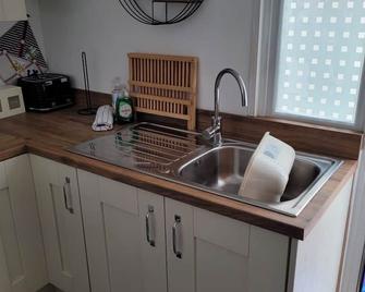 Ocean Retreat - Wessex Quarters - Salisbury - Kitchen