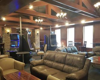 Twin Pine Inn & Suites - Hinton - Lounge