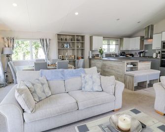 Olivia's Haven, Pet Friendly, With A Garden In Wemyss Bay - Wemyss Bay - Living room