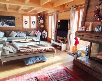 Chalet, 100m from ski slopes, 2nd floor, view panoramic/ski slopes/mountain, terrace - Isola - Salon