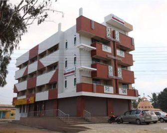 OYO 19957 Annapoorna Castle - Chikamagalur - Building