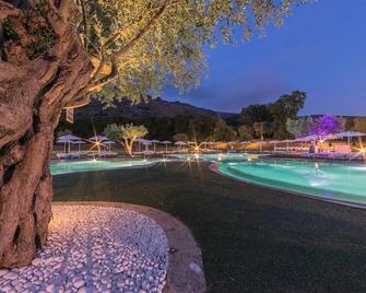 Tenuta Re Ferdinando - Capua - Piscina