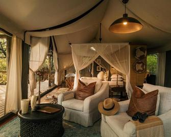 Rhino Sands Safari Camp - Mkuze - Huiskamer
