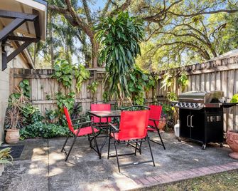 Charming Palma Ceia 2BR • Lush Garden • Walk to Bayshore & Restaurants - Tampa - Pati