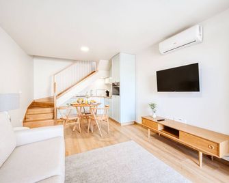 Casa das Andorinhas - 1 bedroom apartment sleeps 4 - Câmara de Lobos - Wohnzimmer