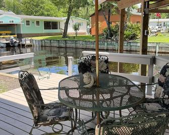 The Harley Hideaway on the Water - Astor - Patio