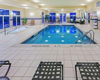 Country Inn & Suites by Radisson, Lewisburg, PA - Lewisburg - Pool