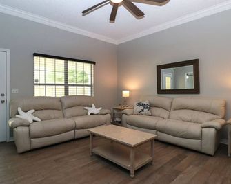 Quaint home close to the bay - Niceville - Living room