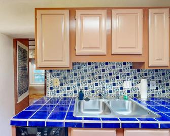 Historic Eastside Adobe Casita w/ Garden Patio - 2 Blocks to Downtown - Santa Fe - Cuisine