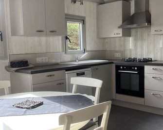 House in Périgord 4prs private pool enclosed land quiet - Monpazier - Kitchen