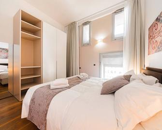 Immobo Panorama - Piazza Maggiore View - Bologna - Bedroom