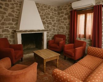 Edennia I El Cielo en La Tierra - Mora - Sala de estar