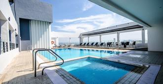 Hotel Neo+ Penang By Aston - George Town - Pool