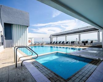 Hotel Neo+ Penang By Aston - George Town - Piscina