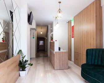 City Plaza Apartments & Rooms - Thessaloniki - Front desk