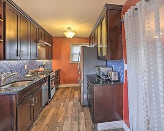 Charming New York Escape Near Central Park! - Jericho - Kitchen