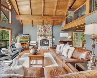 Secluded 3br Home Fire Pit Covered Deck - Salamanca - Sala de estar