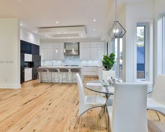 Comfortable Room in Toronto next to Yorkdale mall - Toronto