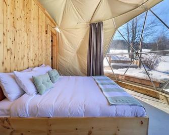 mi-clos - luxury pods with private jacuzzis - Orford - Bedroom