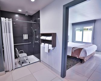 Rodeway Inn San Clemente - San Clemente - Bathroom