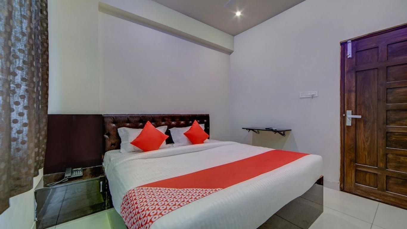 OYO 22425 Hotel Honey Cruise