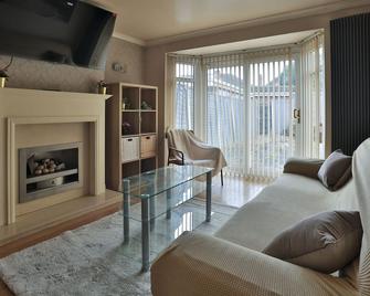 Comfy 4-Bed House In Birmingham - Birmingham - Living room