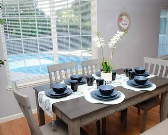 Sweet charming large 3bd home with pool - Sacramento - Comedor