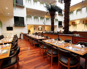 Harmoni Suites Hotel - Lubuk Baja - Restaurante