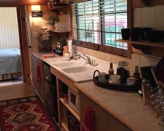 Antler Inn -Long Term Rental Discount Available. - San Antonio - Habitación